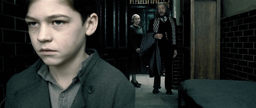 „Harry Potter”. Młody Voldemort. Jak dziś wygląda aktor grający czarny charakter? Wyrósł na niezłe ciacho!