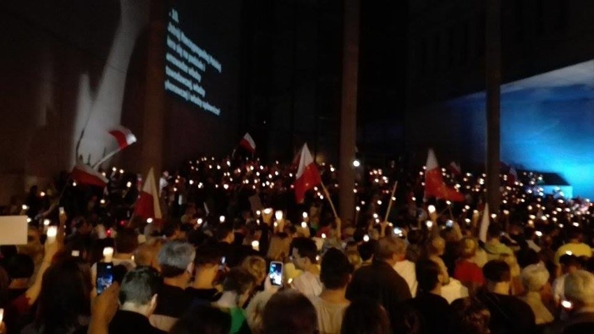 Protest przed Sądem Okręgowym w Katowicach 3xVETO W niedzielę tysiąc osób ZDJĘCIA + WIDEO