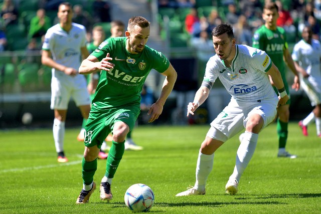 Śląsk Wrocław przegrał z Radomiakiem Radom 0:1 w meczu 30. kolejki PKO Ekstraklasy. Oceniliśmy piłkarzy Śląska za występ w tym spotkaniu. Oceny w skali od 1 do 10, gdzie 10 to klasa światowa, a 1 występ poniżej wszelkiej krytyki.Do kolejnych piłkarzy przejdziesz za pomocą strzałek