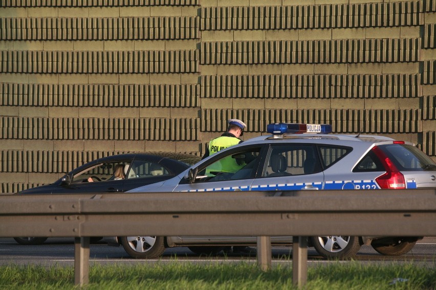 Katowice: Tir blokował jezdnię na al. Roździeńskiego