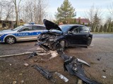 Wypadek w Turowie. Samochód wypadł z drogi. Do zdarzenia doszło 16.01.2023 rano. Zdjęcia