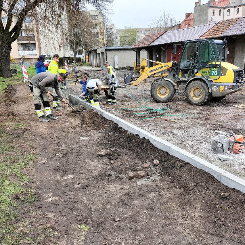 Trwa budowa nowych miejsc parkingowych w Sulechowie
