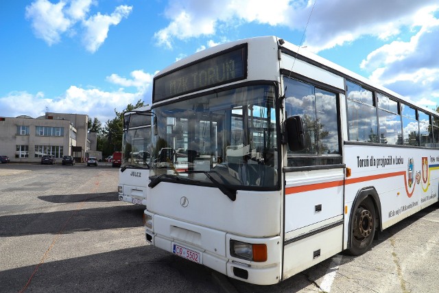 Jelcze, które pojadą do Łucka, zostały w poniedziałek zaprezentowane w zajezdni autobusowej przy ulicy Legionów