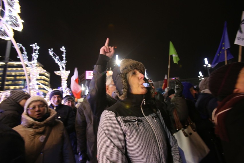 Demonstracja przeciw PiS w Katowicach 13 grudnia 2016