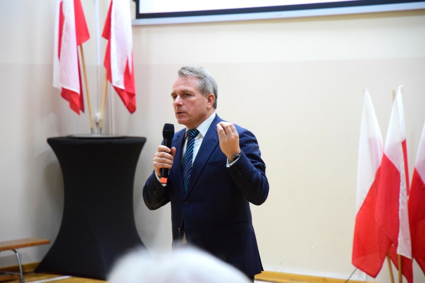 Jerzy Bauer - kandydat na burmistrza Ostrowi zaprezentował kandydatów na radnych z Prawa i Sprawiedliwości