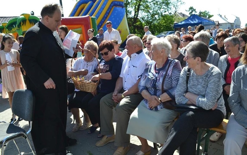 Wielkie serca w Tuczępach. Charytatywna majówka dla chorej Karoliny 