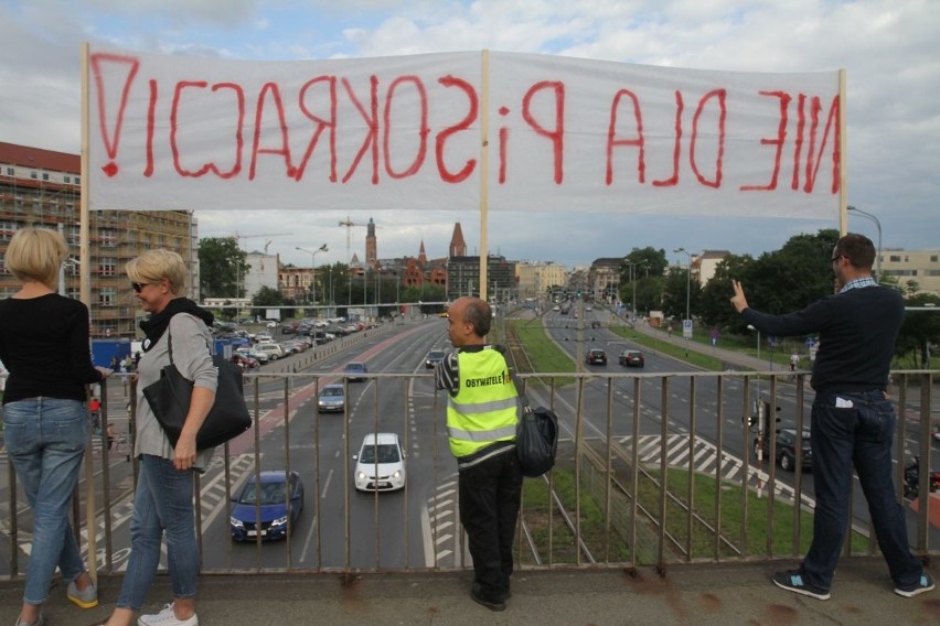 Pikieta pod siedzibą PiS we Wrocławiu