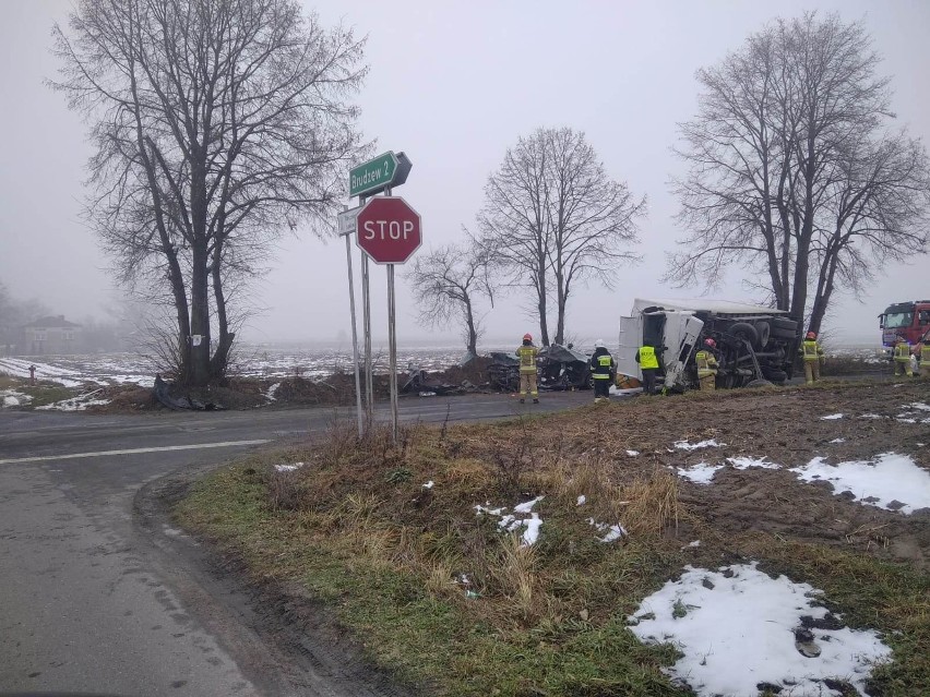 Feralny poniedziałek! Zderzenie aut w Gruszczycach. Są ranni! ZDJĘCIA