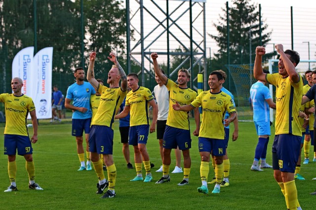Piłkarze Avii Świdnik w środę stracili fotel lidera trzeciej ligi na rzecz Siarki Tarnobrzeg, ale po meczu w Nowym Targu wrócili na pierwsze miejsce w tabeli