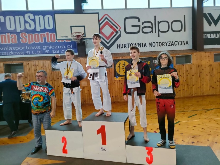 Zielonogórscy karatecy zdobyli w Trzemesznie 12 medali.