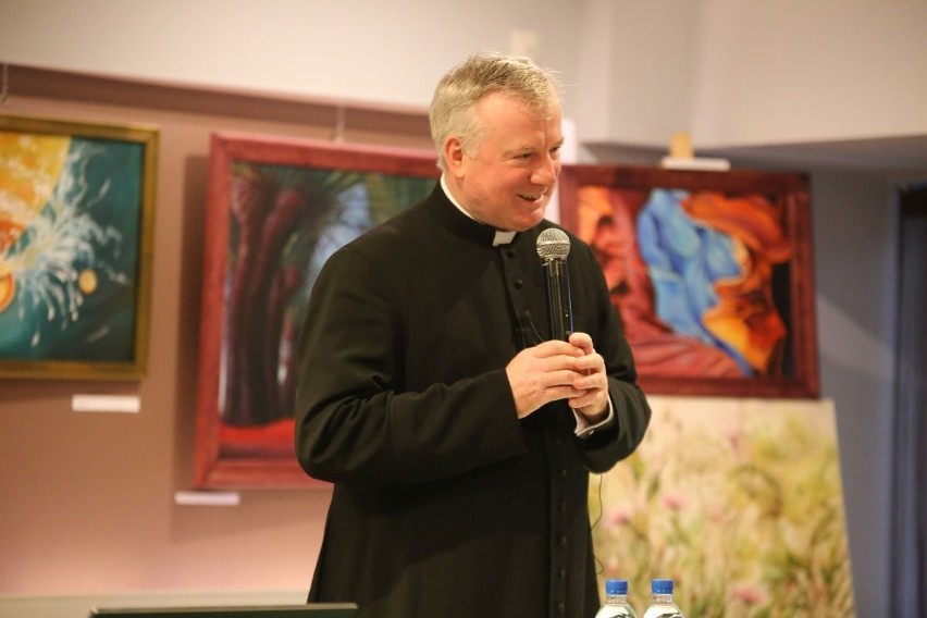 Ciekawy wykład księdza Tadeusza w Nowej Dębie