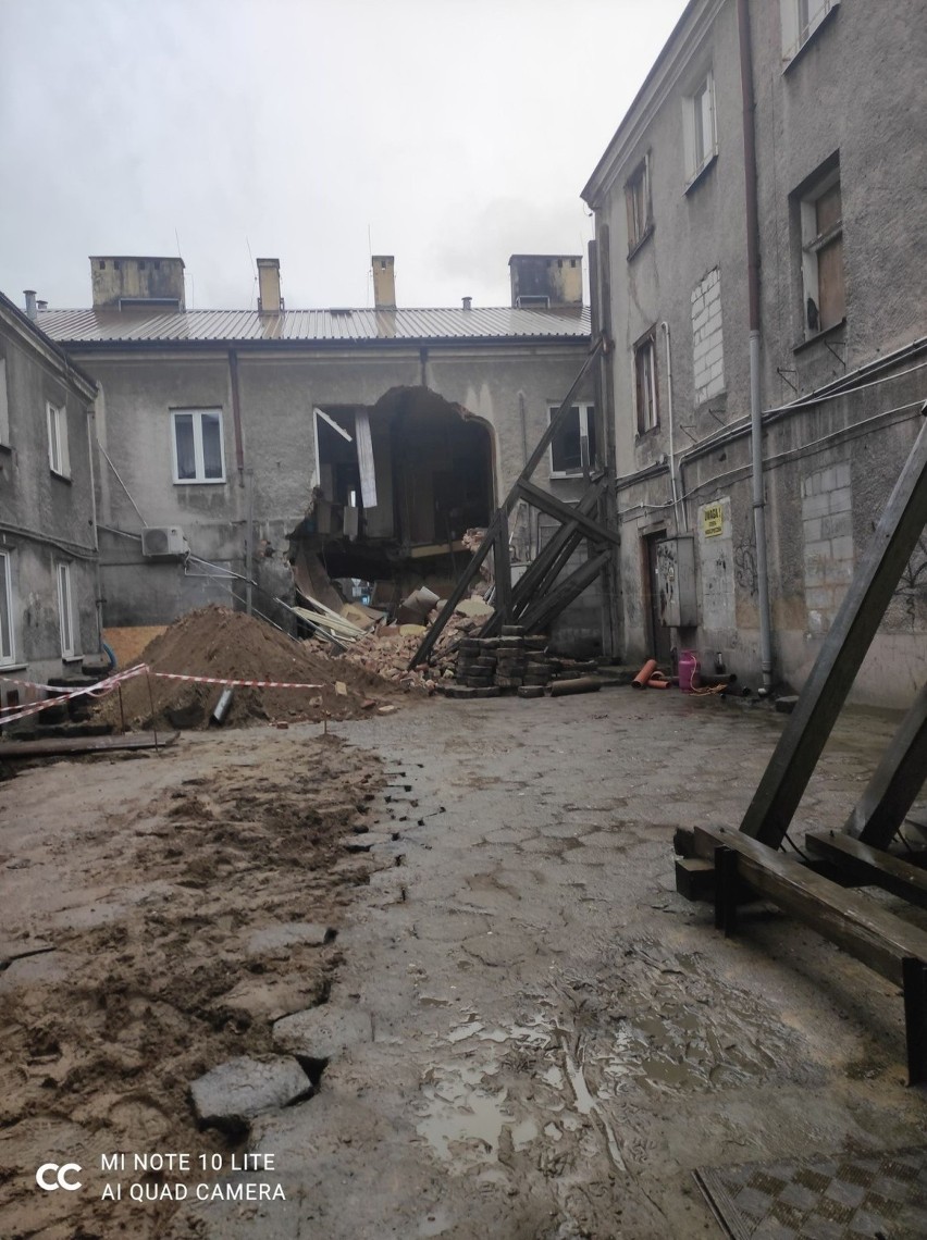 Dramat w centrum Radomia. Zawaliła się kamienica przy 25 Czerwca. Zobaczcie zdjęcia z miejsca katastrofy