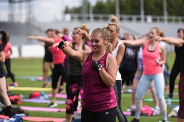 Festiwal Futbolu na stadionie Rakowa Częstochowa otworzyła Ewa Chodakowska, znana trenerka fitnessu