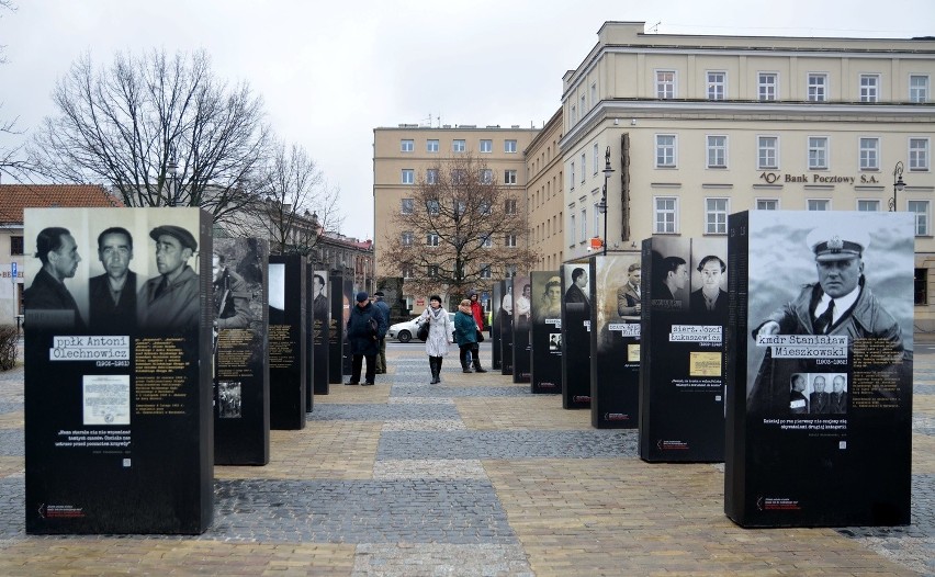 Plac Litewski: wystawa pamięci Żołnierzy Wyklętych (ZDJĘCIA)