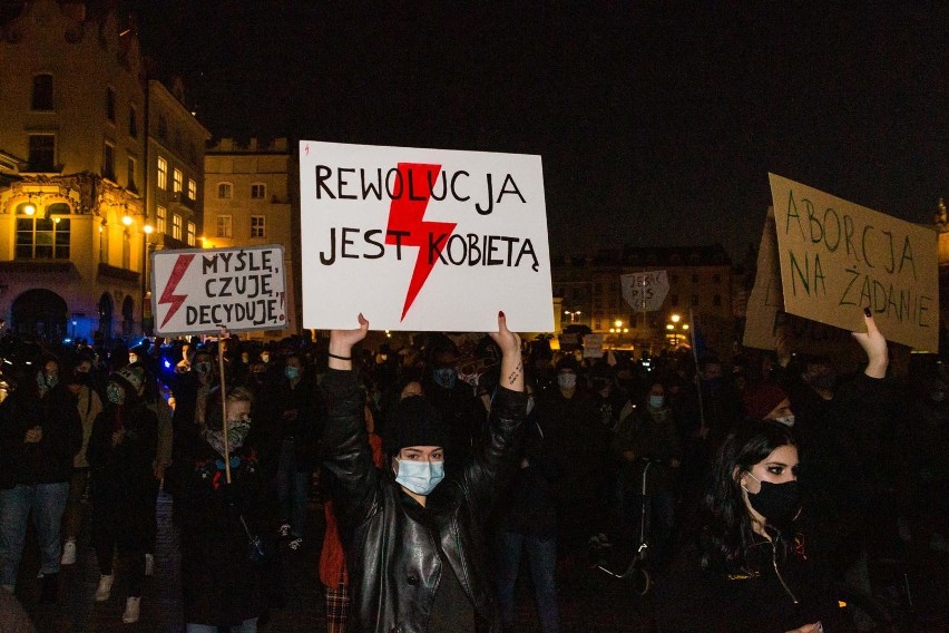 Strajk Kobiet w Krakowie. Protestujący będą blokować ruch w mieście [MAPY] 9.11.2020