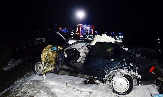 Kierowca bmw wpadł w poślizg