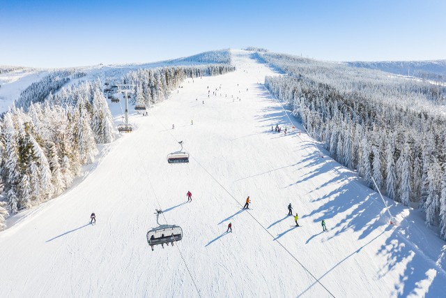 W ośrodkach narciarskich będą limity osób, które jednocześnie będą jeździć na stoku.Zobacz kolejne zdjęcia. Przesuwaj zdjęcia w prawo - naciśnij strzałkę lub przycisk NASTĘPNE