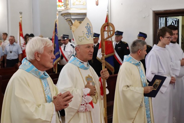 Uroczystą mszę świętą poprowadził biskup Marek Solarczyk, ordynariusz diecezji radomskiej.