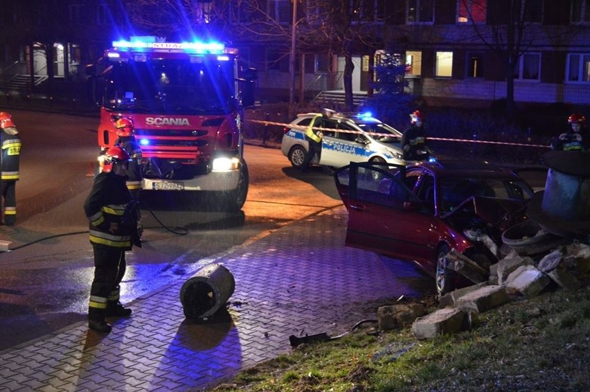 Wypadek w Jastrzębiu: Wjechał BMW w studzienkę