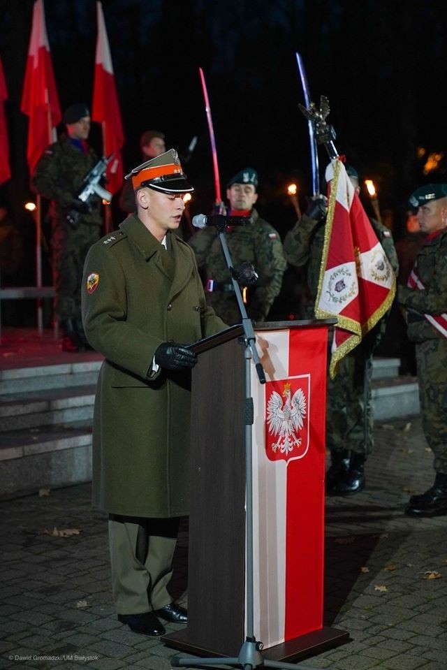 Białystok. Prezydent Tadeusz Truskolaski oddał hołd poległym żołnierzom z okazji 101. rocznicy Odzyskania Niepodległości [ZDJĘCIA]