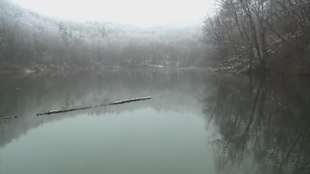 Jezioro Szmaragdowe znajduje się na obszarze Parku Krajobrazowego Puszcza Bukowa.