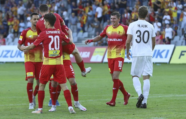 Piłkarze Korony Kielce pokonali Puszczę Niepołomice 3:1 w meczu Fortuna 1 Ligi. Kto był najlepszy? Kto wypadł poniżej oczekiwań? Oceniamy piłkarzy Korony za poniedziałkowy mecz rozegrany na Suzuki Arenie.Oceny na kolejnych slajdach>>>(JKM)