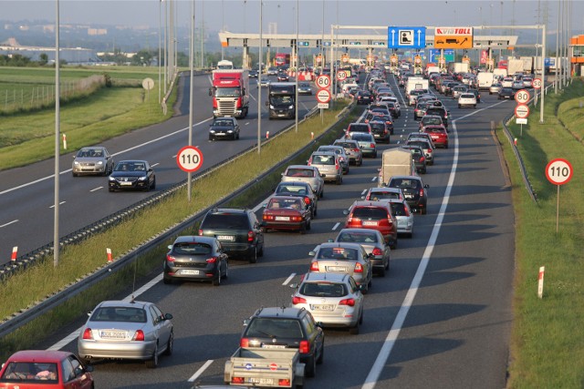 A4 generuje największe dochody, bo jest na niej największy ruch. Tylko po opolskim odcinku  autostrady porusza się każdej doby około  30 tys. pojazdów.