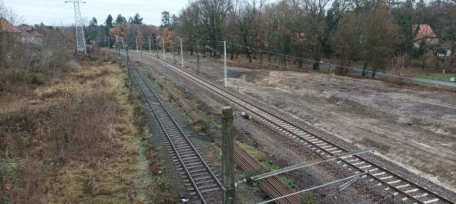 Linia kolejowa nr 406 ze Szczecina Głównego do Polic ma być uruchomiona dopiero za dwa lata.