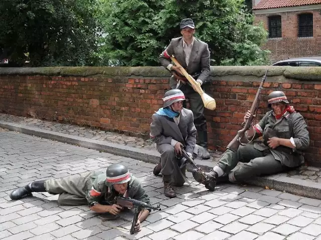 Członkowie grup rekonstrukcji historycznych przypomnieli, jak wyglądała ta walka