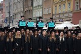 Gaudeamus na Rynku: Wrocławscy studenci rozpoczęli rok akademicki (FILM, DUŻO ZDJĘĆ)