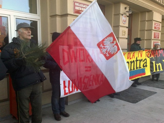 Zdaniem protestujących Telewizja Trwam jest dyskryminowana.