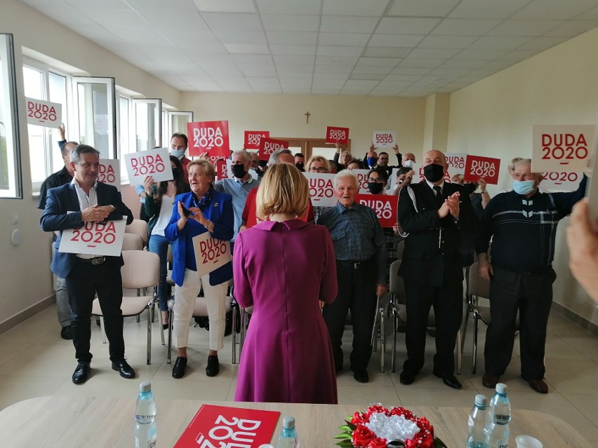 Minister Anna Krupka w ramach akcji "Łączy nas Polska" w Siedlcach koło Chęcin. Zobacz kto był na spotkaniu  [ZDJĘCIA]