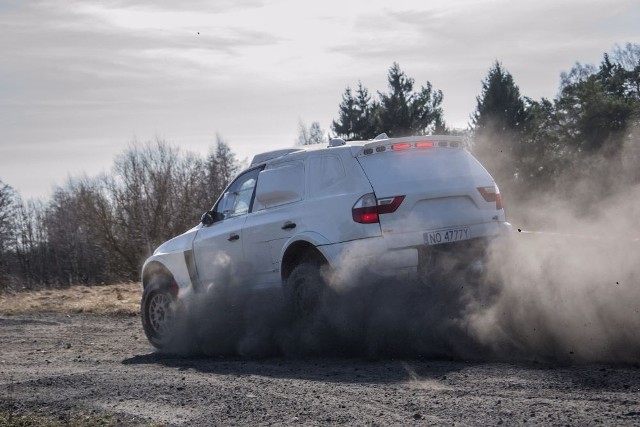 Krzysztof Hołowczyc pilotowany przez Łukasza Kurzeję rozpoczyna sezon za kierownicą BMW X3, którym wystartuje w pierwszej rundzie Rajdowych Mistrzostw Polski Samochodów Terenowych - Columna Medica Baja Drawsko Pomorskie.Fot. Hołowczyc Racing