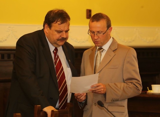 Wojciech Rolbiecki (z prawej) ponownie stanie do wyborów do Rady Powiatu. Z lewej starosta Stanisław Skaja.