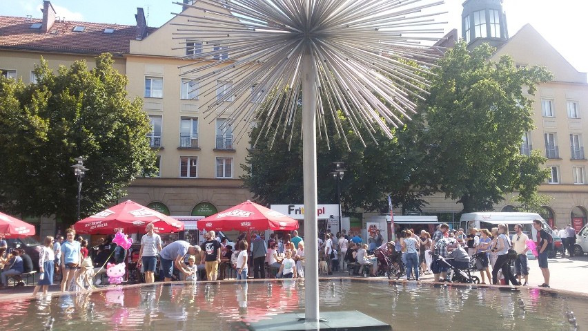 Tychy: na placu Baczyńskiego trwa pierwszy Tyski Festiwal Smaków ZDJĘCIA