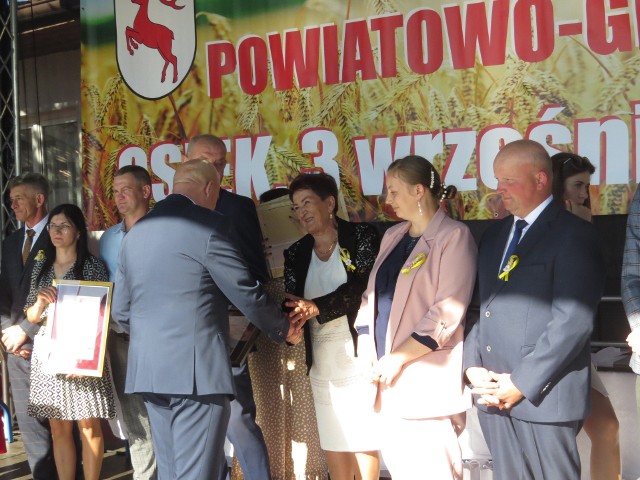 Podczas dożynek powiatowo-gminnych dziękowano mieszkańcom powiatu brodnickiego, a szczególnie rolnikom za ich pracę i zapewnienie bezpieczeństwa żywnościowego