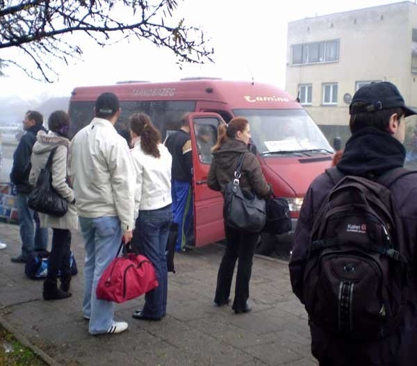 Z usług prywatnych przewoźników korzysta już wiele osób z Mielca i okolic.