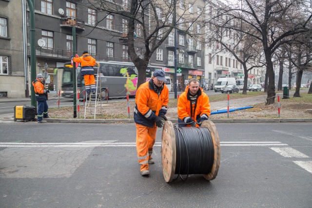 Światła przy przejściu dla pieszych na Alejach Trzech Wieszczów już zamontowane