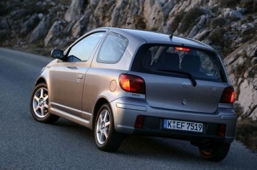 Fot. Toyota: Nowoczesny silnik 1,3 l/87 KM zapewnia...