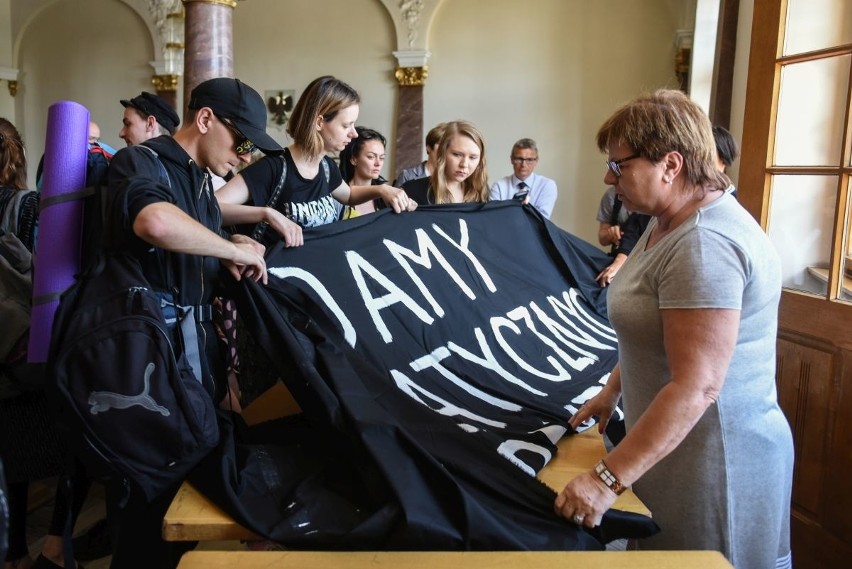 Studenci Uniwersytetu Adama Mickiewicza w Poznaniu dołączyli...