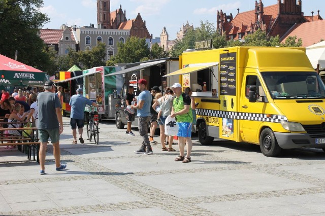 Kulinarna uczta na chełmińskim rynku - Festiwalu Smaków Food Trucków