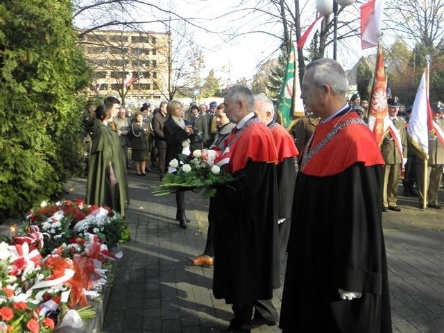 Święto Niepodległości 2014: 11 listopada w Myszkowie oddali hołd poległym [ZDJĘCIA]