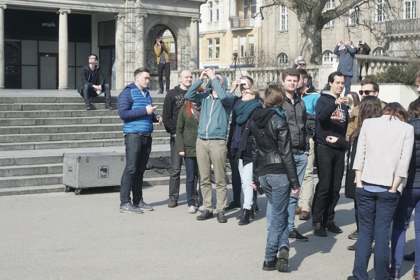 Zaćmienie Słońca 2015: Poznaniacy podziwiali niezwykłe...