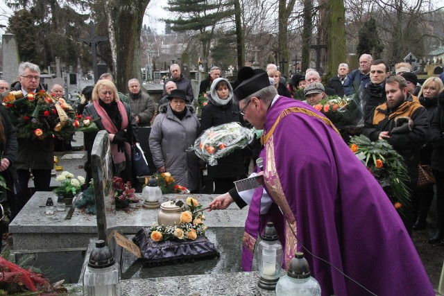 Utytułowana lekkoatletka, a później trenerka Henryka Jóźwik została pochowana na Cmentarzu Starym w Kielcach.