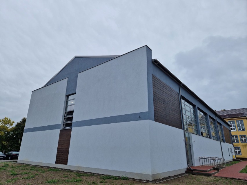 Zespół Szkół w Pionkach ma nową salę gimnastyczną. Na otwarcie obiektu zagrali koszykarze Hydrotrucka Radom