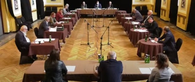 Podczas nadzwyczajnej sesji Rady Miasta Pionki, radni wprowadzili zmiany w uchwale budżetowej.
