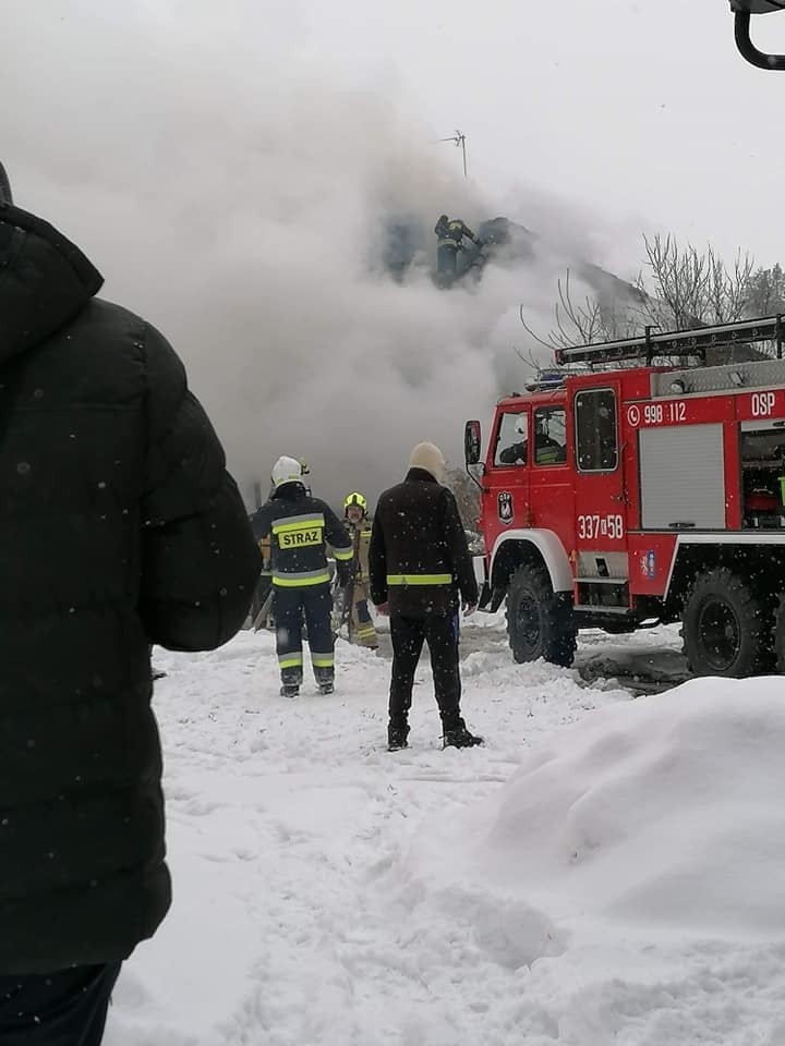 Pożar w Bolechowicach. Zapaliła się altanka, a od niej dom jednorodzinny