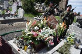 W Głogówku udekorowano grób Szymona Sitarczuka, sapera, który poległ podczas misji wojskowej w Afganistanie