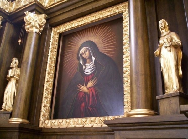 Obraz Matki Bożej Miłosierdzia w kościele p. w. Wszystkich Świętych w Białymstoku - obraz ukoronowano 8 IX 2007