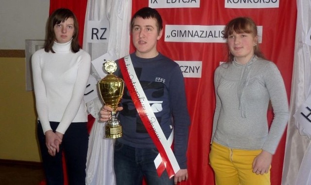 Laureaci trzech pierwszych miejsc (od lewej): Dominika Stach, Aleksander Łyczek i Anna Dębska